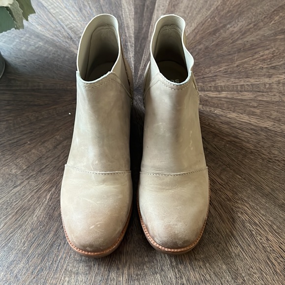 Sorel Cate Chelsea Boots - Picture 4 of 9